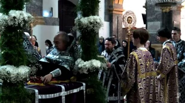 Чин Погребения Плащаницы в Успенском кафедральном соборе Будапешта